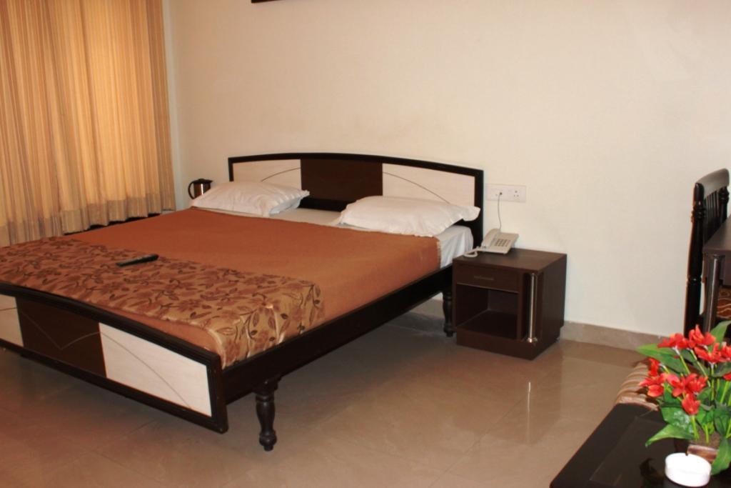 דהראדון Hotel Utsav מראה חיצוני תמונה