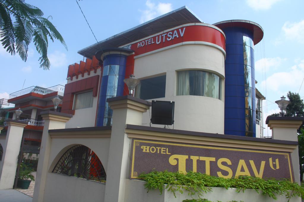 דהראדון Hotel Utsav מראה חיצוני תמונה