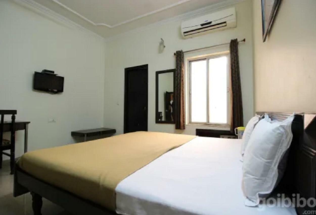 דהראדון Hotel Utsav מראה חיצוני תמונה
