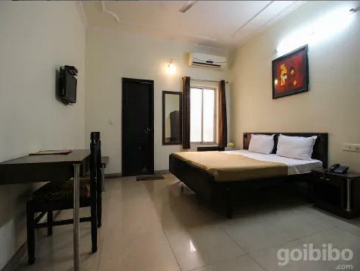 דהראדון Hotel Utsav מראה חיצוני תמונה
