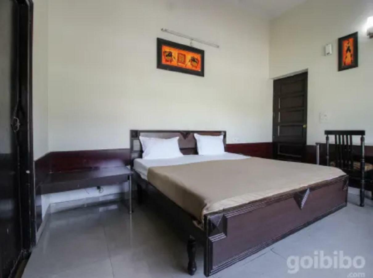 דהראדון Hotel Utsav מראה חיצוני תמונה