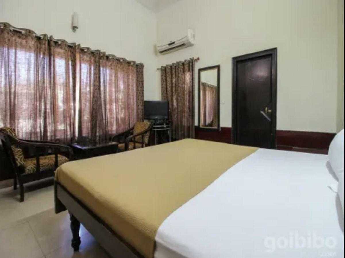 דהראדון Hotel Utsav מראה חיצוני תמונה