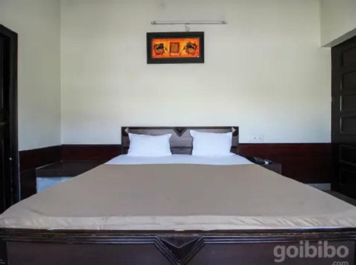 דהראדון Hotel Utsav מראה חיצוני תמונה