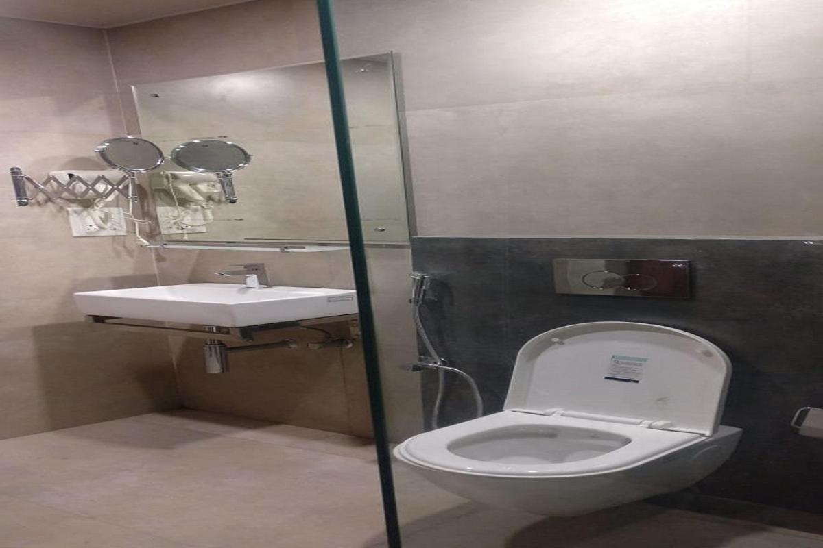 דהראדון Hotel Utsav מראה חיצוני תמונה